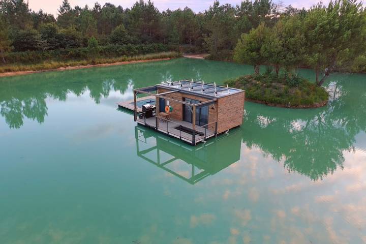 Bateau pour 4 personnes, avec terrasse et vue sur le lac dans 