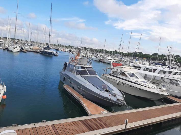 Bateau pour 2 personnes, avec terrasse et vue dans 