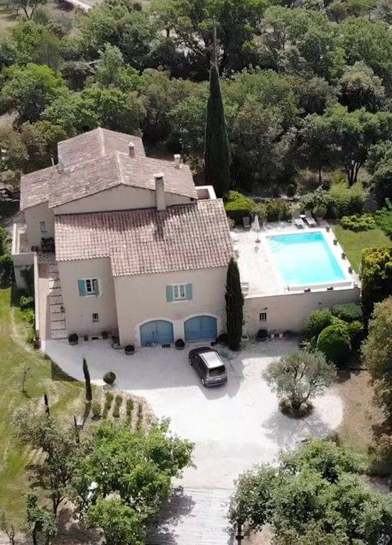 Chambre d’hôte pour 2 personnes, avec jardin et piscine, animaux acceptés dans le Vaucluse