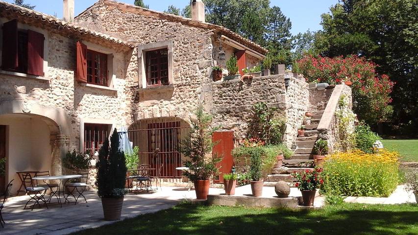 Chambre d’hôte pour 4 personnes, avec jardin et piscine dans le Vaucluse