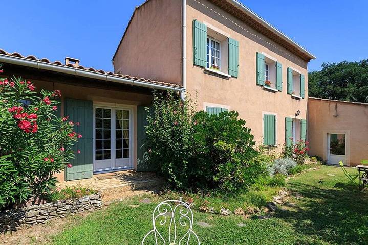 Chambre d’hôte pour 3 personnes, avec piscine et jardin, animaux acceptés dans le Vaucluse