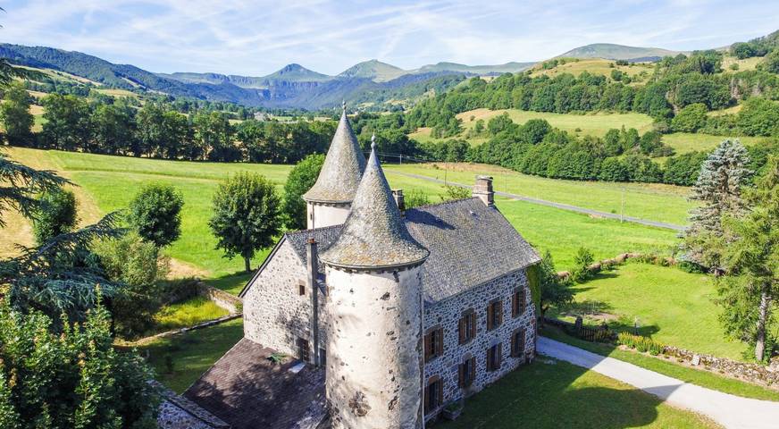 Chambre d’hôte pour 2 personnes, avec jardin dans le Cantal