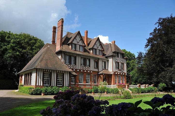 Chambre d’hôte pour 2 personnes, avec jardin ainsi que piscine et terrasse, animaux acceptés en Normandie
