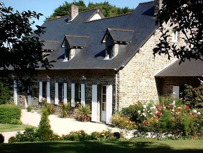 Chambre d’hôte pour 2 personnes, avec jacuzzi et sauna ainsi que piscine et jardin en Normandie
