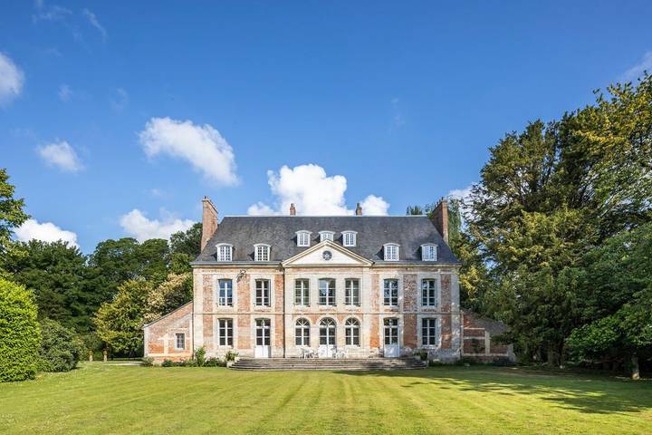 Château pour 15 personnes, avec terrasse et jardin dans 