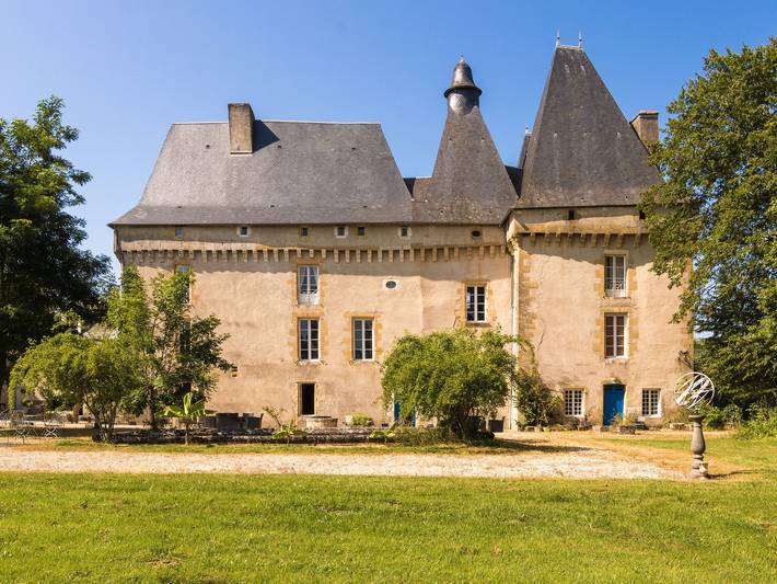 Château pour 4 personnes, avec piscine, adapté aux familles dans 
