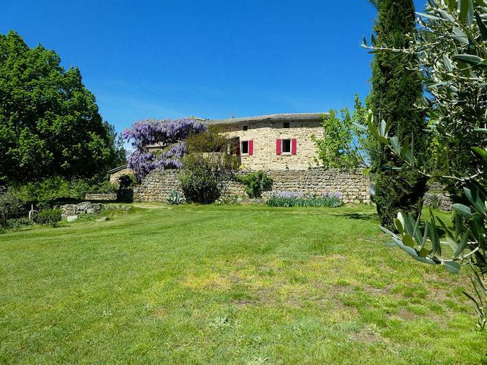 Chambre d’hôte pour 2 personnes, avec piscine et jardin en Ardèche