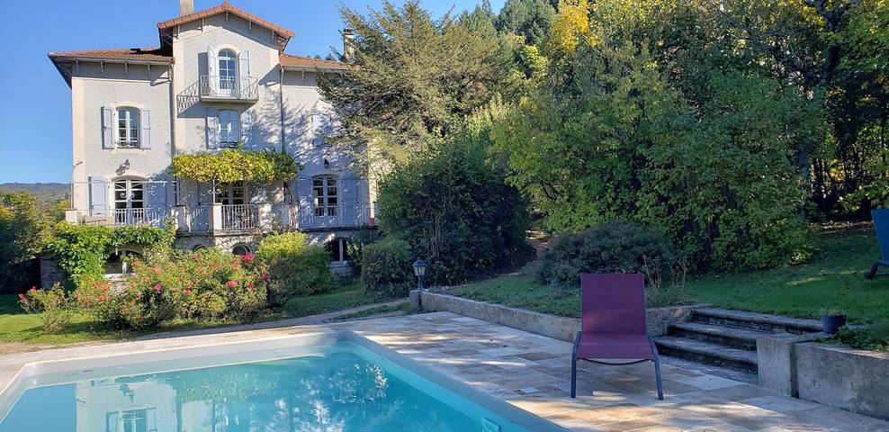 Chambre d’hôte pour 2 personnes, avec jacuzzi ainsi que jardin et piscine en Ardèche