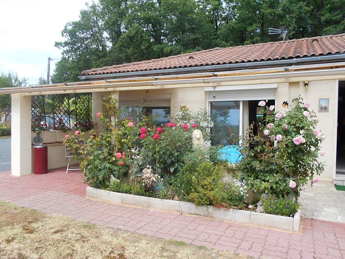 Chambre d’hôte pour 2 personnes, avec jacuzzi ainsi que jardin et piscine, animaux acceptés en Dordogne