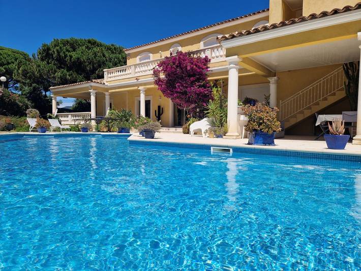 Chambre d’hôte pour 2 personnes, avec jardin et piscine dans 