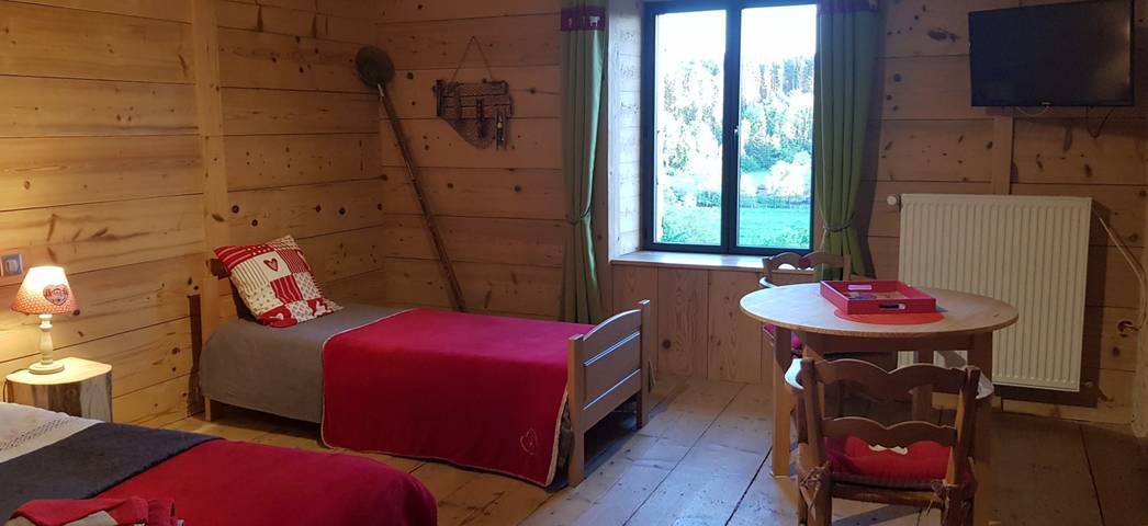 Chambre d’hôte pour 3 personnes, avec piscine ainsi que jardin et jacuzzi dans le Jura - 2