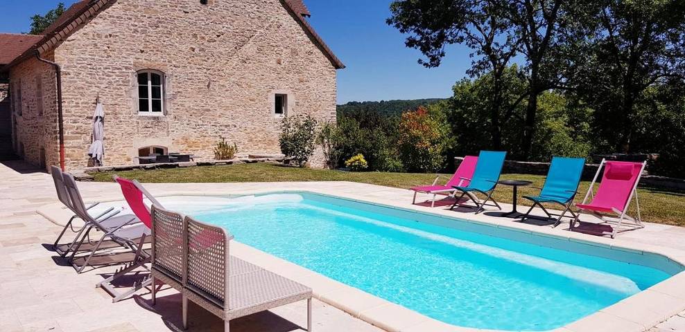 Chambre d’hôte pour 2 personnes, avec jardin ainsi que piscine et vue dans le Jura