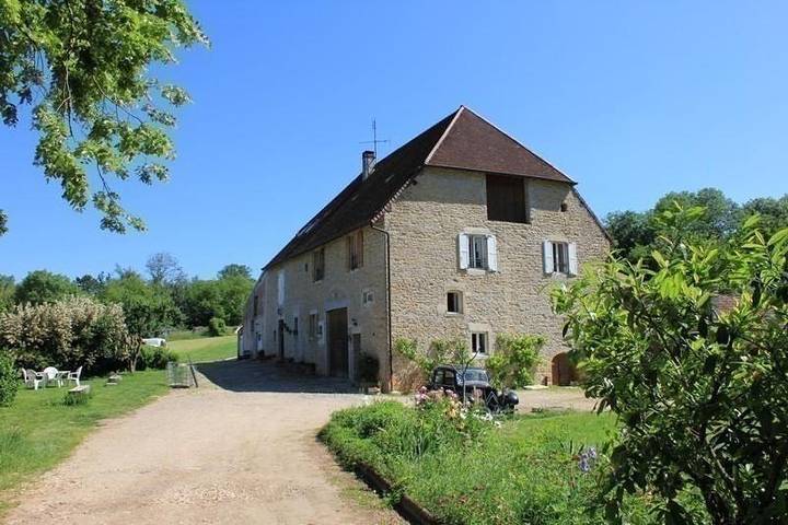 Chambre d’hôte pour 4 personnes, avec vue ainsi que jardin et piscine dans le Jura - 2