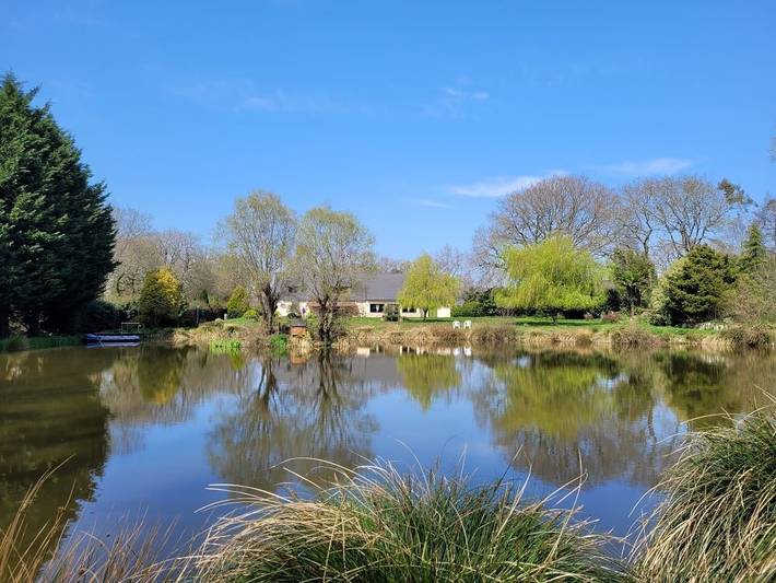 Chambre d’hôte pour 2 personnes, avec jardin ainsi que sauna et jacuzzi dans le Morbihan