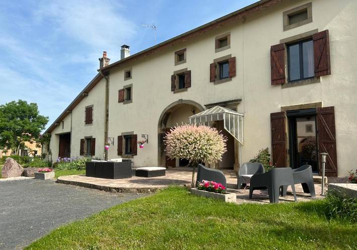 Chambre d’hôte pour 2 personnes, avec jardin ainsi que piscine et terrasse dans les Vosges