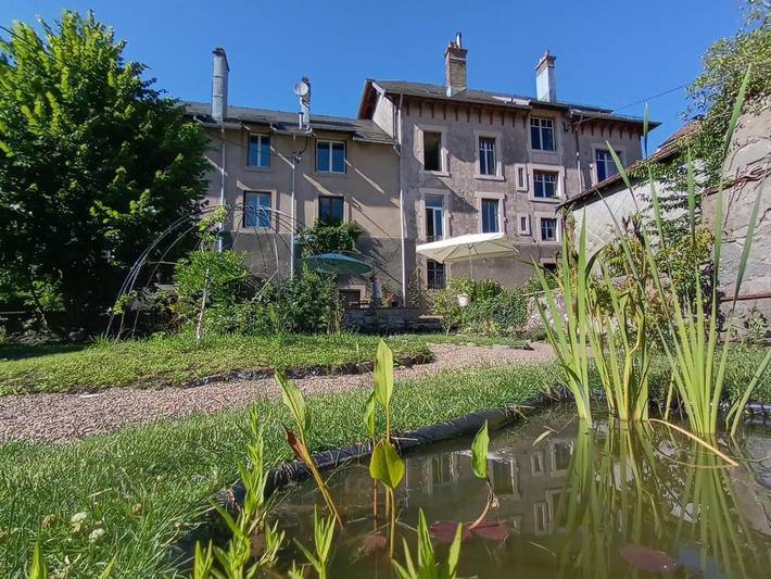 Chambre d’hôte pour 2 personnes, avec jardin ainsi que vue et piscine dans les Vosges