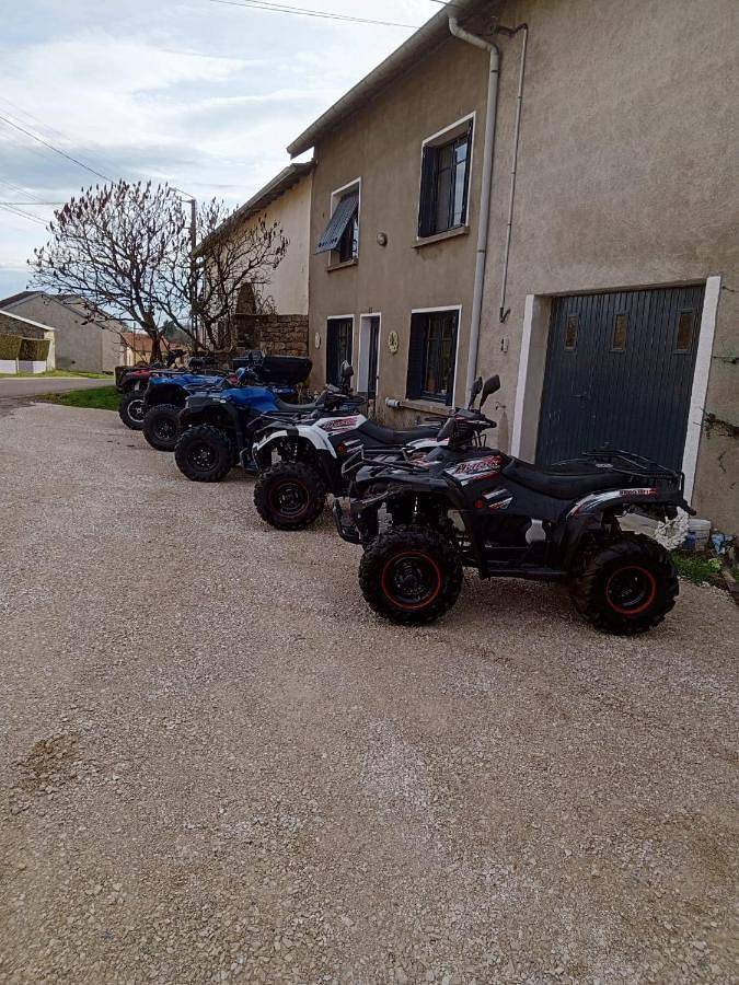 Chambre d’hôte pour 2 personnes, avec jardin ainsi que vue et piscine dans les Vosges