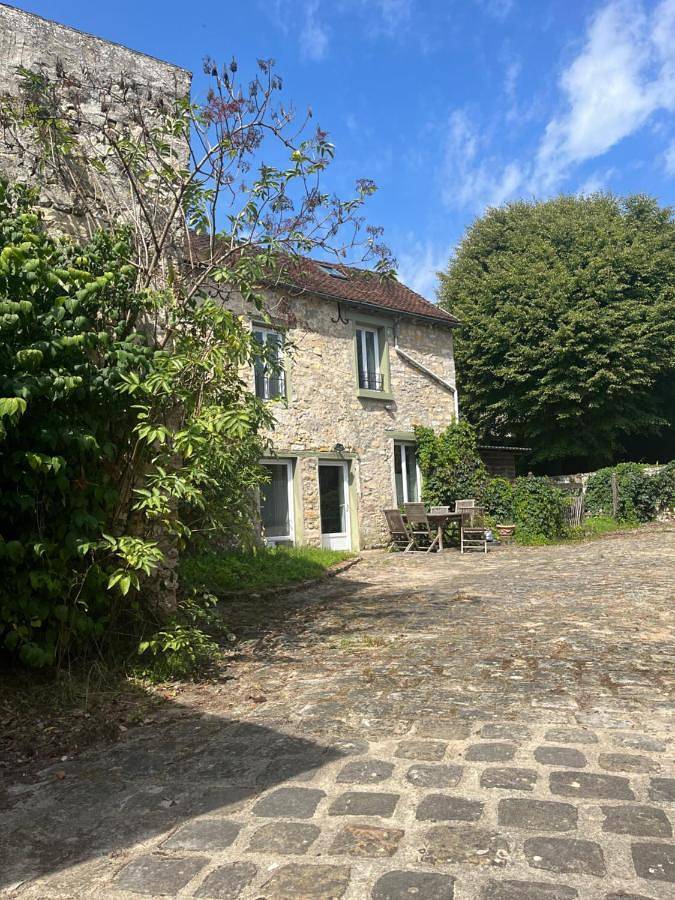 Chambre d’hôte pour 2 personnes, avec jardin ainsi que piscine et vue dans Seine-et-Marne