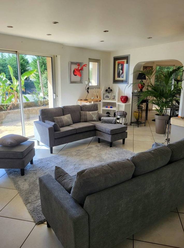 Chambre d’hôte pour 2 personnes, avec piscine et jardin, animaux acceptés dans l' Aveyron