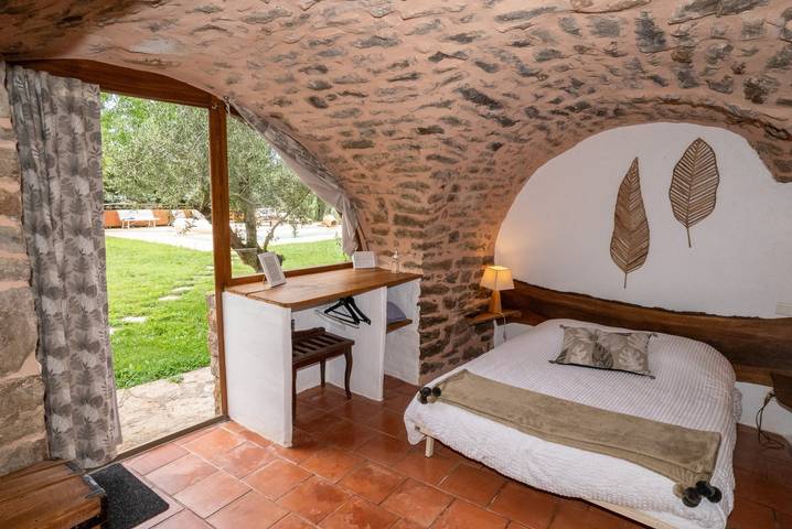 Chambre d’hôte pour 2 personnes, avec jacuzzi ainsi que jardin et piscine dans l' Aveyron - 4