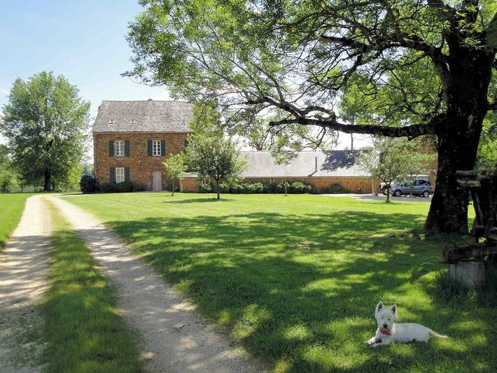 Chambre d’hôte pour 4 personnes, avec jardin ainsi que piscine et jacuzzi dans l' Aveyron
