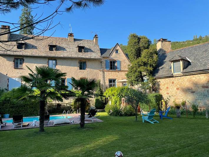 Chambre d’hôte pour 4 personnes, avec jardin et piscine dans l' Aveyron