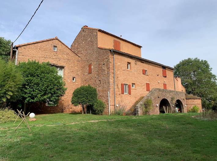 Chambre d’hôte pour 4 personnes, avec jardin et piscine, animaux acceptés dans l' Aveyron