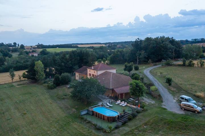 Chambre d’hôte pour 4 personnes, avec piscine et jardin dans 