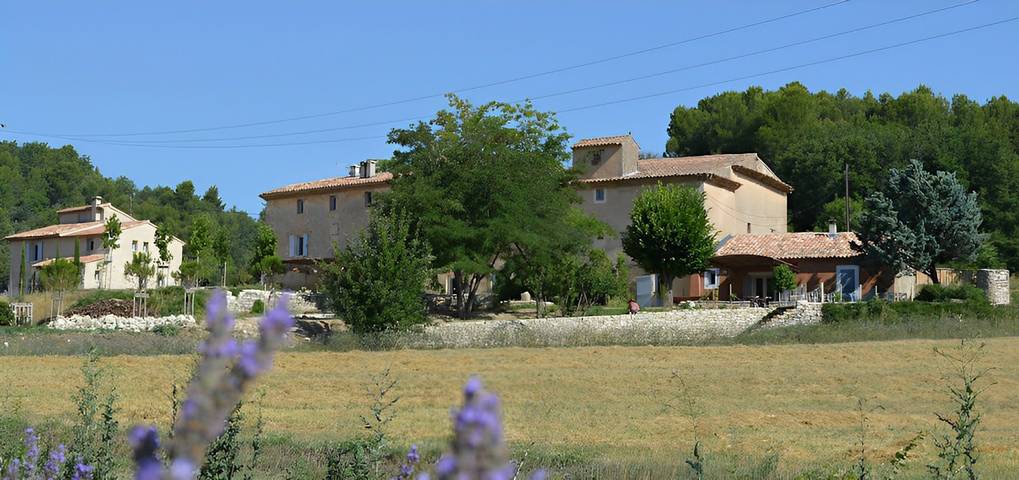 Chambre d’hôte pour 3 personnes, avec piscine et jardin dans le Vaucluse