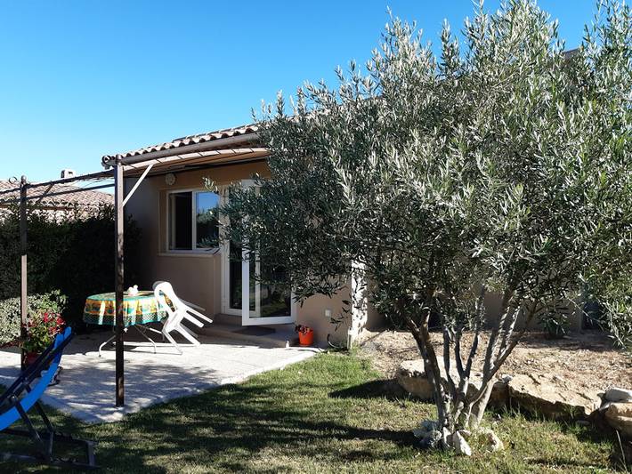 Chambre d’hôte pour 2 personnes, avec piscine et jardin, animaux acceptés dans le Vaucluse