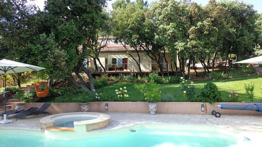 Chambre d’hôte pour 5 personnes, avec jacuzzi et sauna ainsi que jardin et piscine dans le Vaucluse - 4