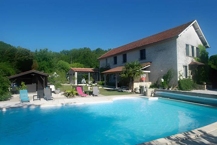 Chambre d’hôte pour 2 personnes, avec piscine ainsi que jardin et jacuzzi dans le Lot