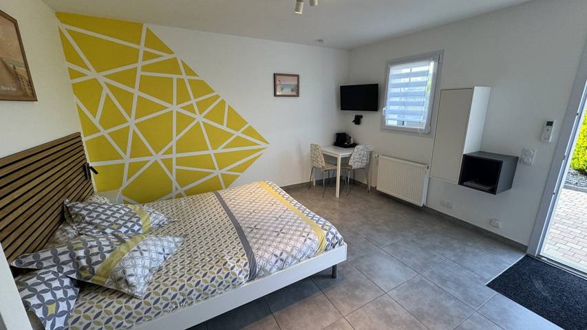 Chambre d’hôte pour 2 personnes, avec jardin ainsi que piscine et terrasse, animaux acceptés en Vendée - 2