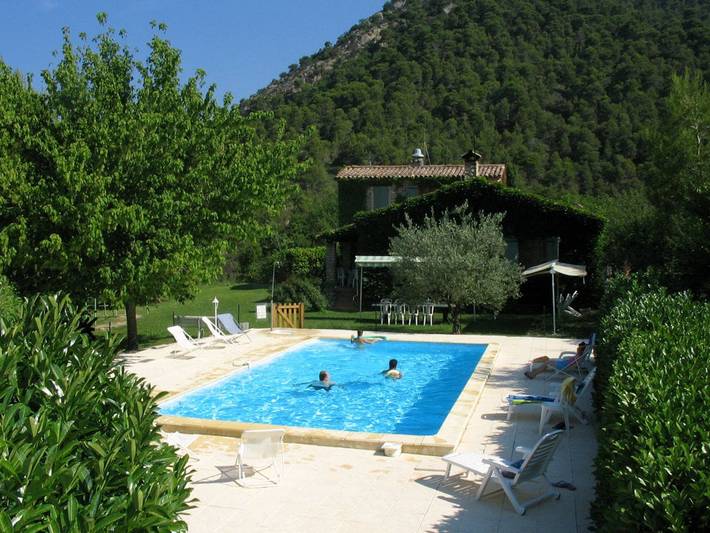 Chambre d’hôte pour 4 personnes, avec piscine et jardin dans 