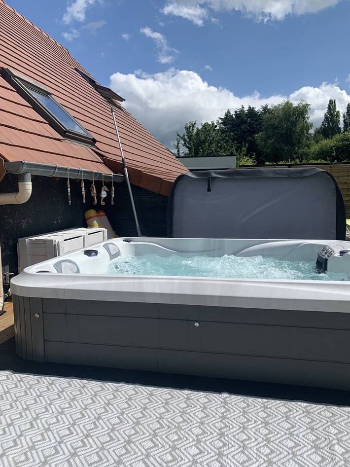 Chambre d’hôte pour 2 personnes, avec piscine ainsi que jacuzzi et jardin dans le Calvados