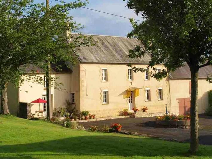 Chambre d’hôte pour 3 personnes, avec piscine ainsi que vue et jardin dans le Calvados - 3