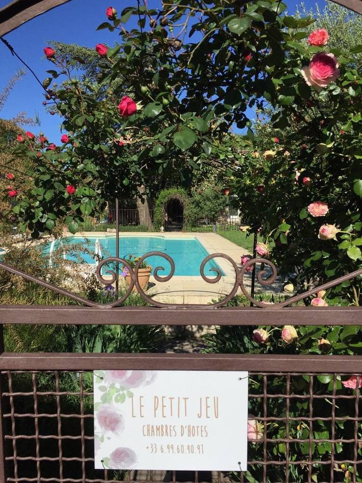 Chambre d’hôte pour 2 personnes, avec jardin et piscine dans 