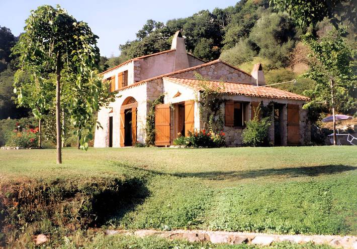 Chambre d’hôte pour 2 personnes, avec piscine et jardin dans 