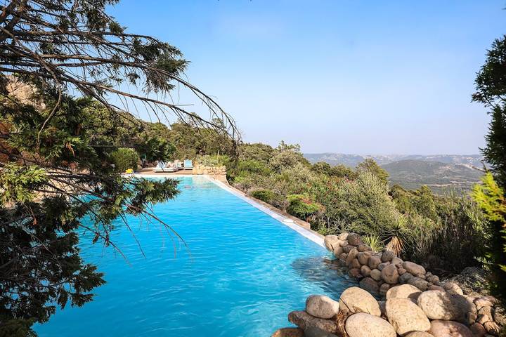 Chambre d’hôte pour 2 personnes, avec piscine et jardin dans 