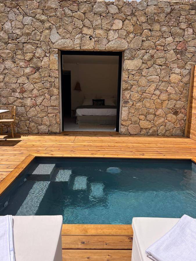 Chambre d’hôte pour 2 personnes, avec piscine ainsi que jardin et vue dans 