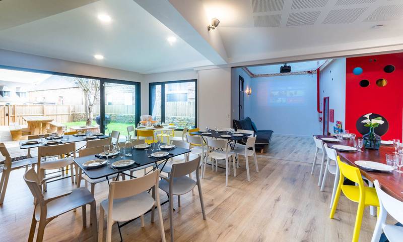 Gîte pour 21 personnes, avec terrasse et jardin dans