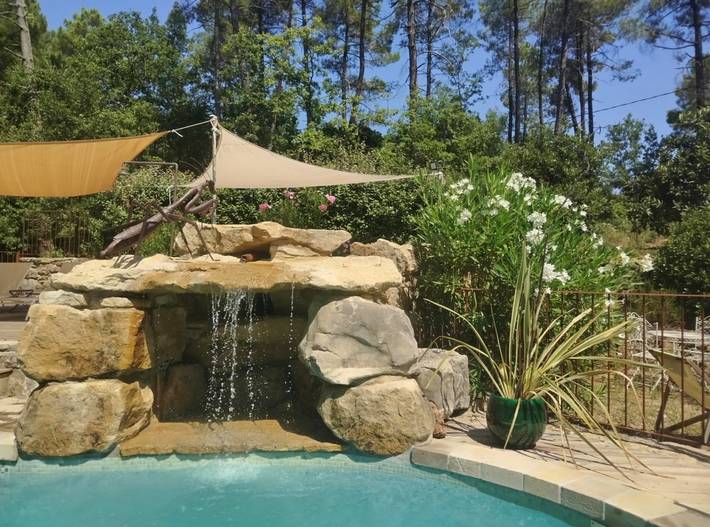 Chambre d’hôte pour 2 personnes, avec jardin ainsi que jacuzzi et piscine en Ardèche