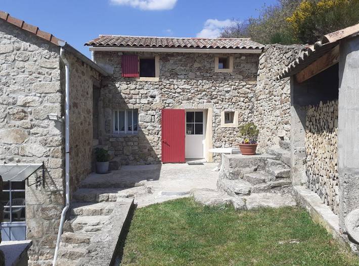 Chambre d’hôte pour 2 personnes, avec jardin en Ardèche
