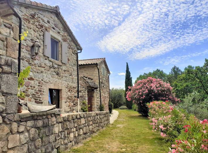Chambre d’hôte pour 2 personnes, avec piscine et jardin en Ardèche