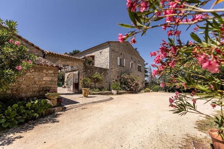 Chambre d’hôte pour 2 personnes, avec jardin dans 