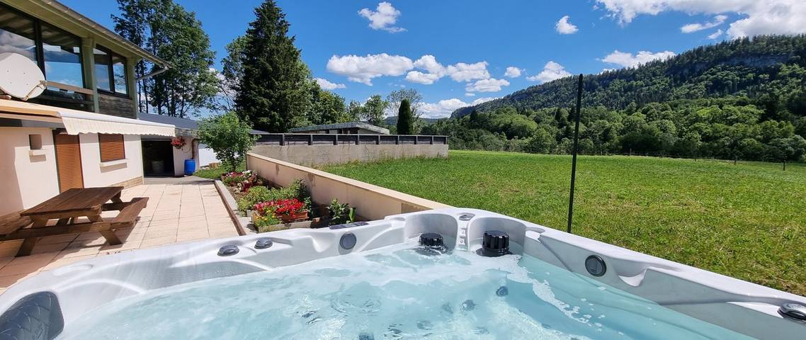 Chambre d’hôte pour 2 personnes, avec jacuzzi et jardin dans le Jura - 2
