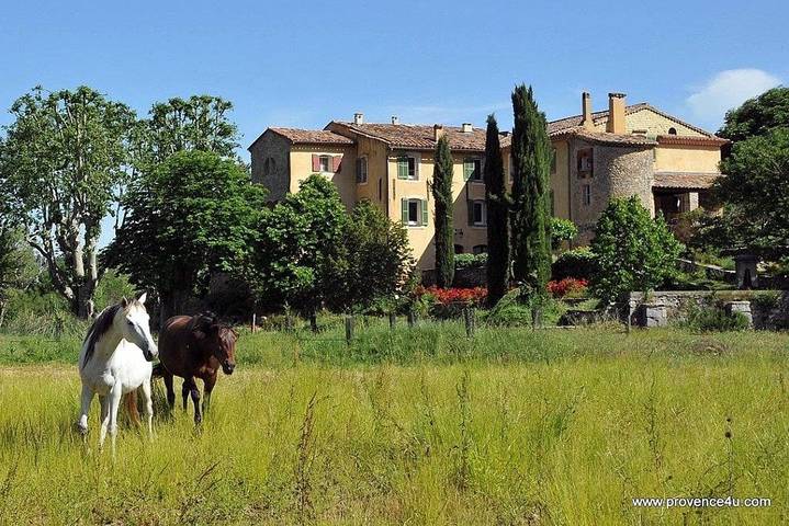 Chambre d’hôte pour 2 personnes, avec piscine et jardin dans le Var