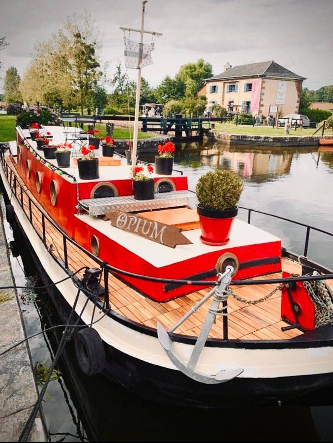 Bateau pour 2 personnes, avec terrasse dans 