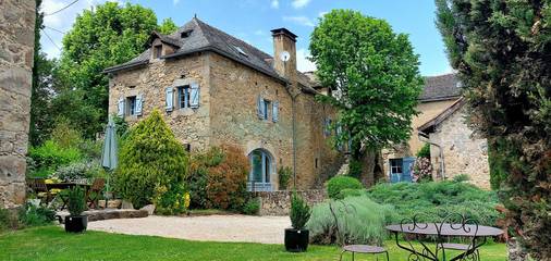 Chambre d’hôte pour 3 personnes, avec jardin et piscine dans l' Aveyron