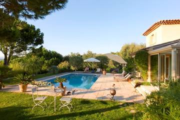 Chambre d’hôte pour 2 personnes, avec piscine et jardin, animaux acceptés dans le Var